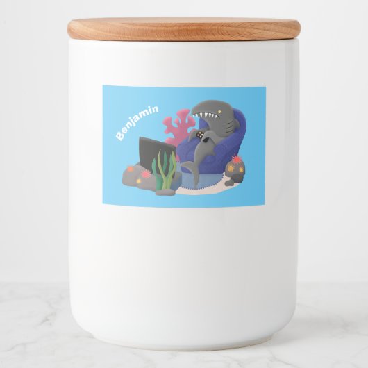 Funny shark die tv-cartoon bekijkt voedselcontainer etiket (Voorkant)
