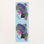 Funny shark die tv-cartoon bekijkt yogamat (Voorkant)