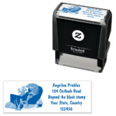 Funny shark die tv-cartoon bekijkt  zelfinktende stempel (In situ)