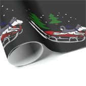 Funny Siberian Husky Dog Riding op Sled Cadeaupapier (Rol Hoek)