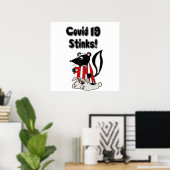 Funny Sick Skunk Covid 19 Stinks Poster (Thuiskantoor)