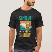 Funny Sinkin' en Drinkin' Cornhole Drink T-shirt (Voorkant)