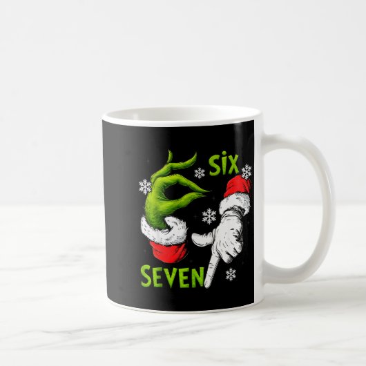 Funny Six Seven 67 Meme 6 7 Christmas Elf Hand Boy Koffiemok (Rechts)