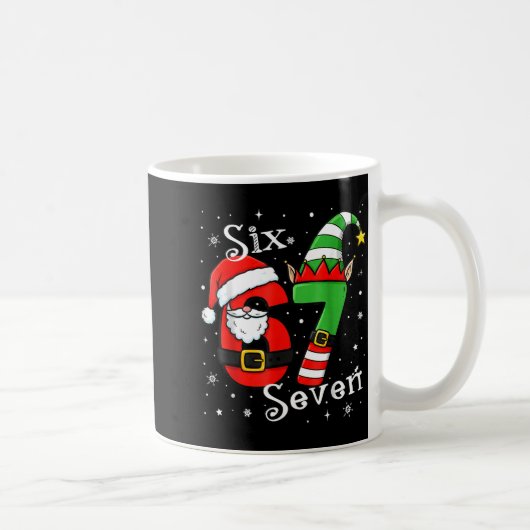 Funny Six Seven 67 Meme 6 7 Elf Santa Christmas Pa Koffiemok (Rechts)