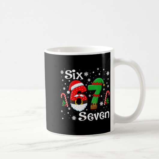 Funny Six Seven 67 Meme 6 7 Elf Santa Christmas Pa Koffiemok (Rechts)