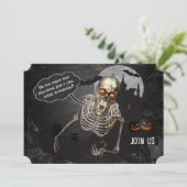 Funny Skeleton Halloween Party Invitation Kaart (Staand voorkant)