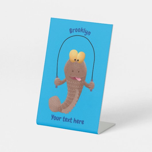 Funny skipping mudskipper fish cartoon reclamebord met voetstuk (Voorkant)