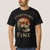 Funny Skull Flame Graphic Tee – Everything’s Fine T-shirt (Voorkant)