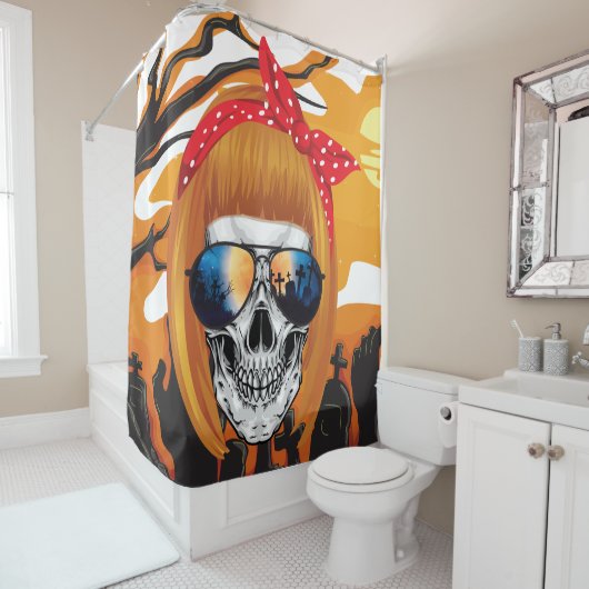 Funny Skull met Pageboy Hair Shower Curtain Douchegordijn (In situ)