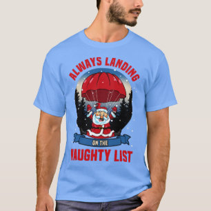 Funny Skydiving Santa Landing op Naughty Xmas List T-shirt