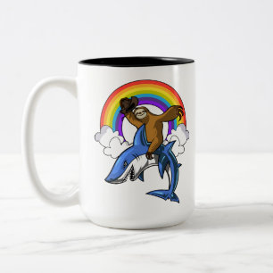 Funny Sloth Cowboy Riding Ocean Shark Rainbow Tweekleurige Koffiemok