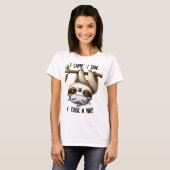 FUNNY SLOTH HANGING FROM A TREE T-SHIRT (Voorkant volledig)