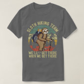 Funny sloth Hiking team dat we zullen bereiken als T-shirt (Design voorkant)