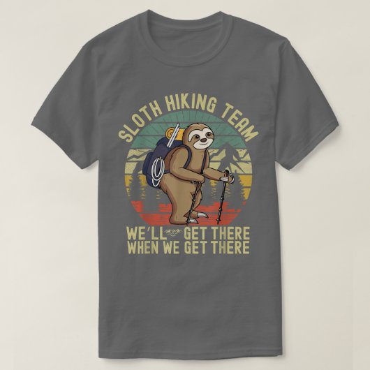 Funny sloth Hiking team dat we zullen bereiken als T-shirt (Design voorkant)
