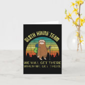 Funny Sloth Hiking Team Retro Sloth 80s Kaart (Gele Bloem)