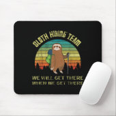 Funny Sloth Hiking Team Retro Sloth 80s Muismat (Met muis)