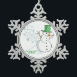 Funny Snowman Farts Snowflakes Tin Sneeuwvlok Ornament<br><div class="desc">Funny Snowman Farts Snowflakes. Hoe sneeuwvlokken Humor worden gemaakt. Grappig cartoon van een sneeuwman die sneeuwvlokken uit zijn kont maakt. Nu weten we dus waar sneeuwvlokken vandaan komen. Grappig winterontwerp.</div>