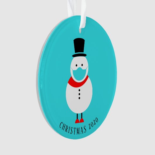 Funny Snowman in Face Mask Kerstmis gepersonalisee Ornament (voorkant)