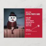 Funny Snowman-kerststudentenkaart Briefkaart<br><div class="desc">Stuur het geschenk van het lachen dit vakantieseizoen met deze hilarische kerstfoto-briefkaarten! We weten allemaal dat we 'verondersteld' zijn om met kerstmis fotokaarten uit te zenden - het is toch de cultureel aanvaarde praktijk. Nou, deze kaarten zeggen: "Hier is je stomme fotokaart." Ze bevatten een foto van een persoon die...</div>