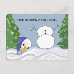 Funny Snowman Scene Feestdagenkaart<br><div class="desc">Een grappige scène met een sneeuwman die een beetje hulp nodig heeft. Zijn hoofd is van zijn lichaam gevallen... </div>