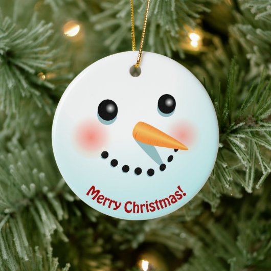 Funny Snowman wordt geconfronteerd met een Cartoon Keramisch Ornament (Boom)