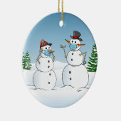 Funny Snowmen die met het oog op kerstmis een mask Keramisch Ornament (Rechts)