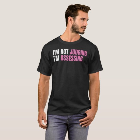 Funny Social Worker I'm not judging I'm Assessing T-shirt (Voorkant volledig)