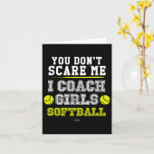 Funny Softball Coach You Don't E Me I Coach Girls  Kaart (Gele Bloem)