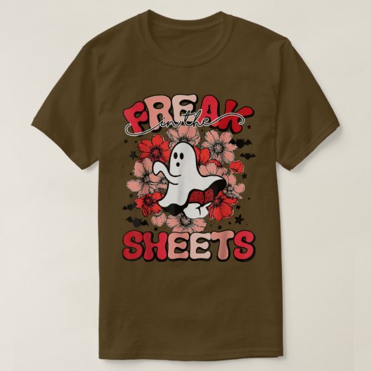 Funny Spooky Freak In The Sheets Halloween T-shirt (Design voorkant)