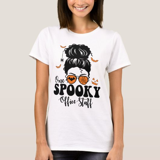 Funny Spooky Kantoor staff Messy Bun Halloween T-shirt (Voorkant)