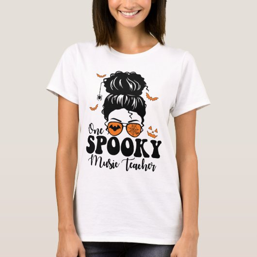 Funny Spooky Music-leraar Messy Bun Halloween T-shirt (Voorkant)