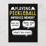 Funny Sports Pickleball Player Briefkaart<br><div class="desc">Pak je Pickleball-peddels en ballen uit de tas. Grappig Pickle Ball Sport Design voor iedereen die van het spel houdt en een set speelt met een net buitenshuis.</div>