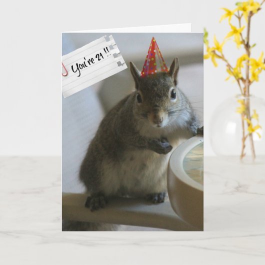 Funny Squirrel 21e Verjaardag Kaart (Gele Bloem)