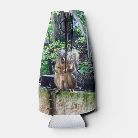 Funny Squirrel Deez Nuts ongeschikte Humor Flesjeskoeler (Achterkant)