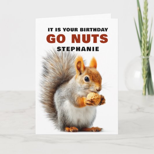 Funny Squirrel Go Nuts Aangepaste Verjaardag Kaart (Voorkant)