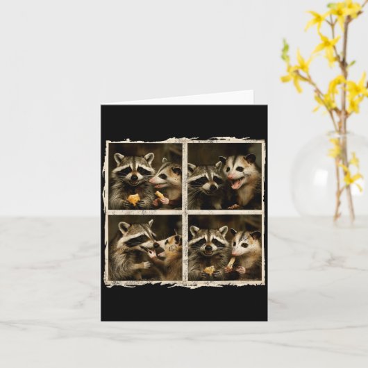 Funny Ssum And Raccoon Photobooth Selfie Trash Fer Kaart (Gele Bloem)