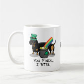 Funny St. Patrick's Day Dachshund (zwart-wit) Koffiemok (Links)