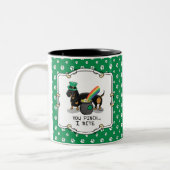 Funny St. Patrick's Day Dachshund (zwart-wit) Tweekleurige Koffiemok (Links)
