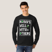 Funny St Patrick's Day Drink Drinken goed met T-shirt (Voorkant volledig)