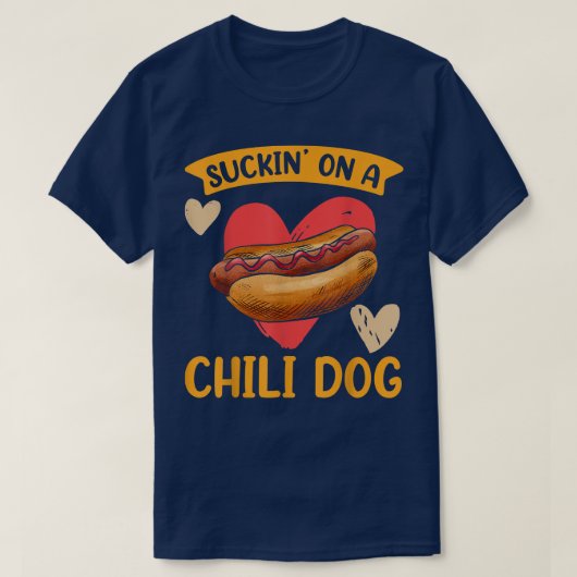 Funny Suckin' On A Chili Dog Hot Dog Foodie Lover T-shirt (Design voorkant)