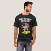 Funny Surfing Gnome Vacation Mode geactiveerd Surf T-shirt (Voorkant volledig)