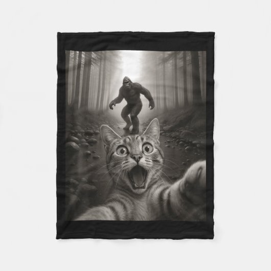 Funny Surprised Ed Cat Selfie With Bigfoot Sasquat Fleece Deken (Voorkant)