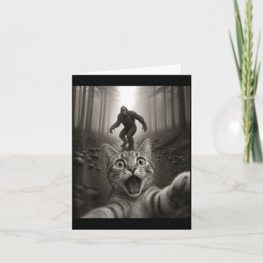 Funny Surprised Ed Cat Selfie With Bigfoot Sasquat Kaart (Voorkant)