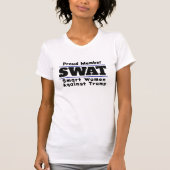 Funny "SWAT: slimme vrouwen tegen Trump" T-shirt (Voorkant)