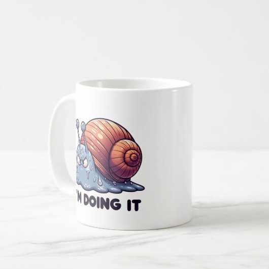 Funny Sweaty Snail Mug – “I’m Doing It” Motivation Koffiemok (Voorkant links)