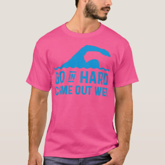 Funny Swim Swimmer zwemmen gaat hard naar buiten. T-shirt