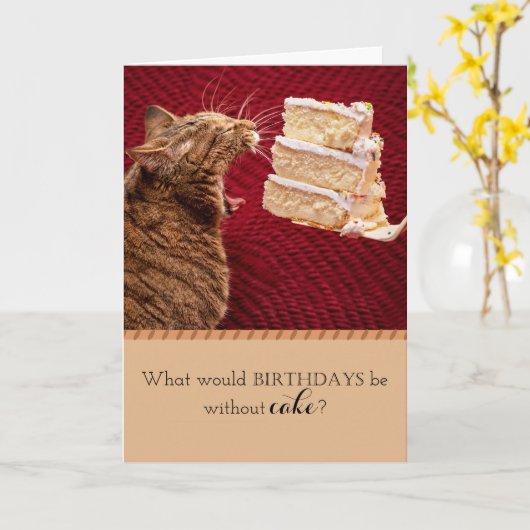 Funny Tabby Cat eet een groot stuk koekjes op de g Kaart (Gele Bloem)