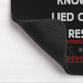 Funny Tacky Santa Knows You Lied On Your Resume Ug Muismat (Hoek)