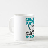 Funny Teacher Coffee Mug – "Grading Papers Koffiemok (Voorkant links)