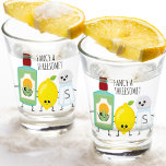 Funny Tequila Lemon en Salt Kawaii Tequila Shot Glas<br><div class="desc">Funny Tequila Lemon en Salt Threous Shot Glass - Volgens de regel van drie komen alle geweldige dingen in drie. Het ultieme leuke feest trio van citroen, zout en tequila komt hier samen om dit hilarische ontwerp op een glas te maken met de vraag "Fancy een triootje". Deze geweldige schotelglazen...</div>